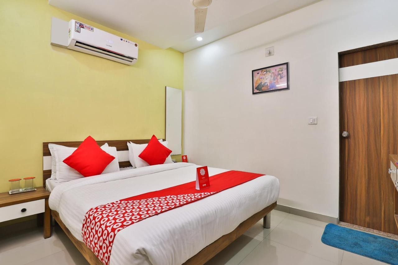 Hôtel Oyo 15417 Red Rose à Watuwa Extérieur photo
