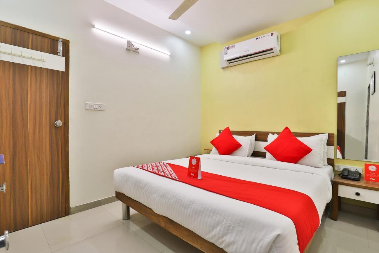 Hôtel Oyo 15417 Red Rose à Watuwa Extérieur photo