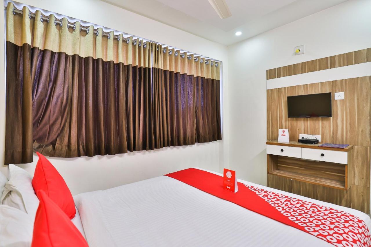 Hôtel Oyo 15417 Red Rose à Watuwa Extérieur photo