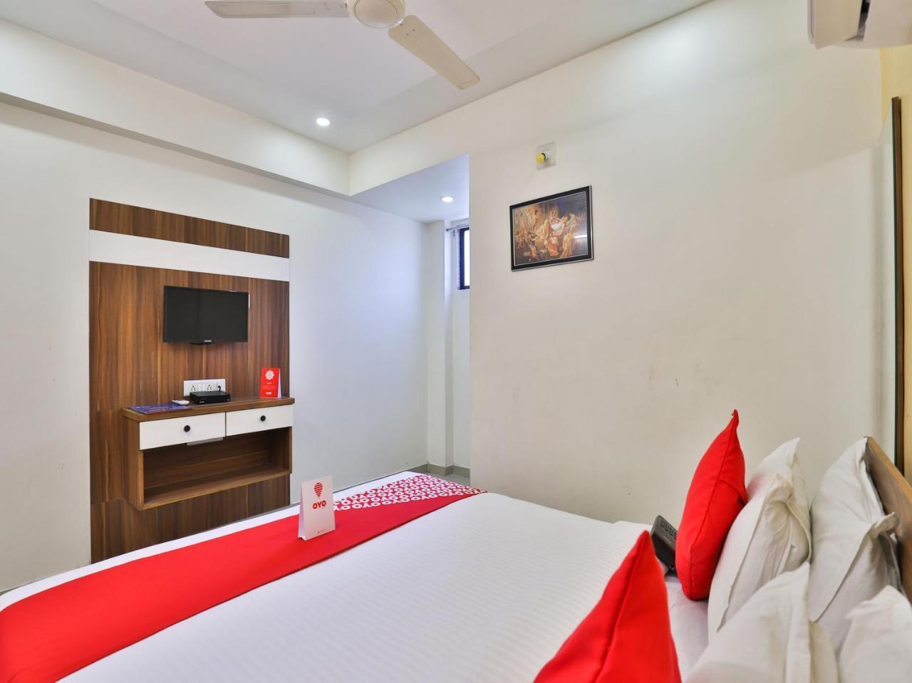 Hôtel Oyo 15417 Red Rose à Watuwa Extérieur photo