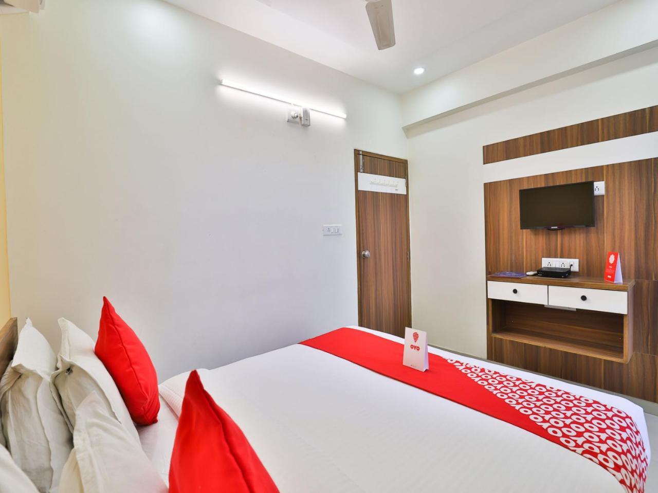 Hôtel Oyo 15417 Red Rose à Watuwa Extérieur photo