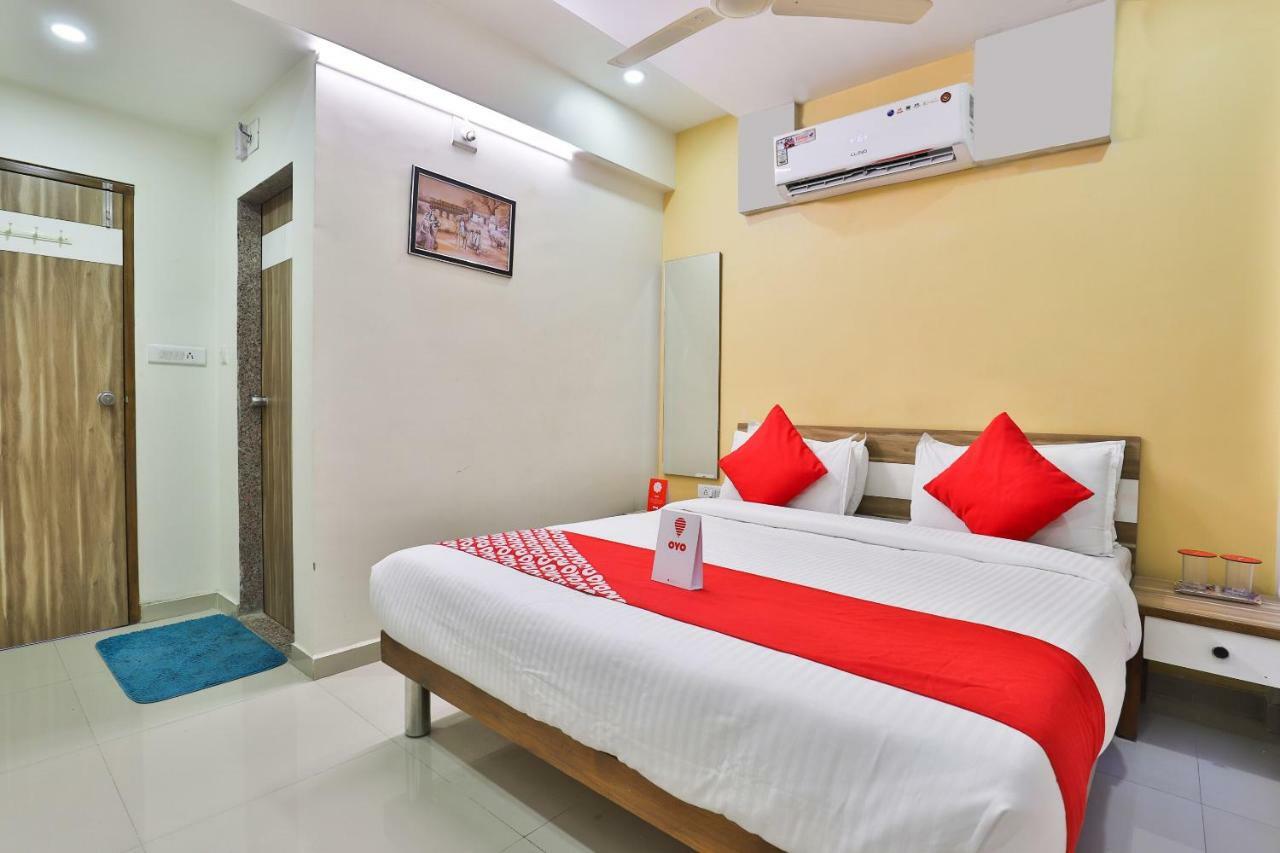 Hôtel Oyo 15417 Red Rose à Watuwa Extérieur photo