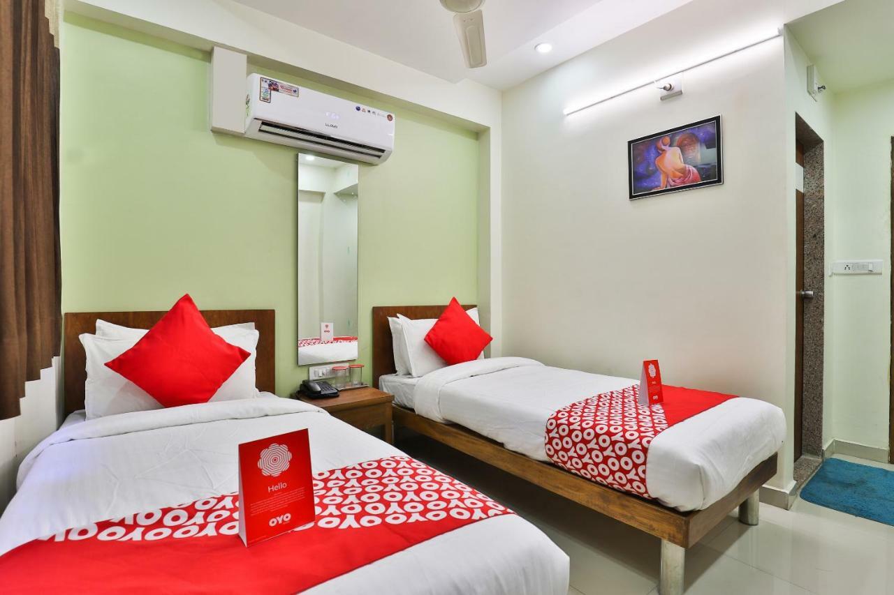 Hôtel Oyo 15417 Red Rose à Watuwa Extérieur photo