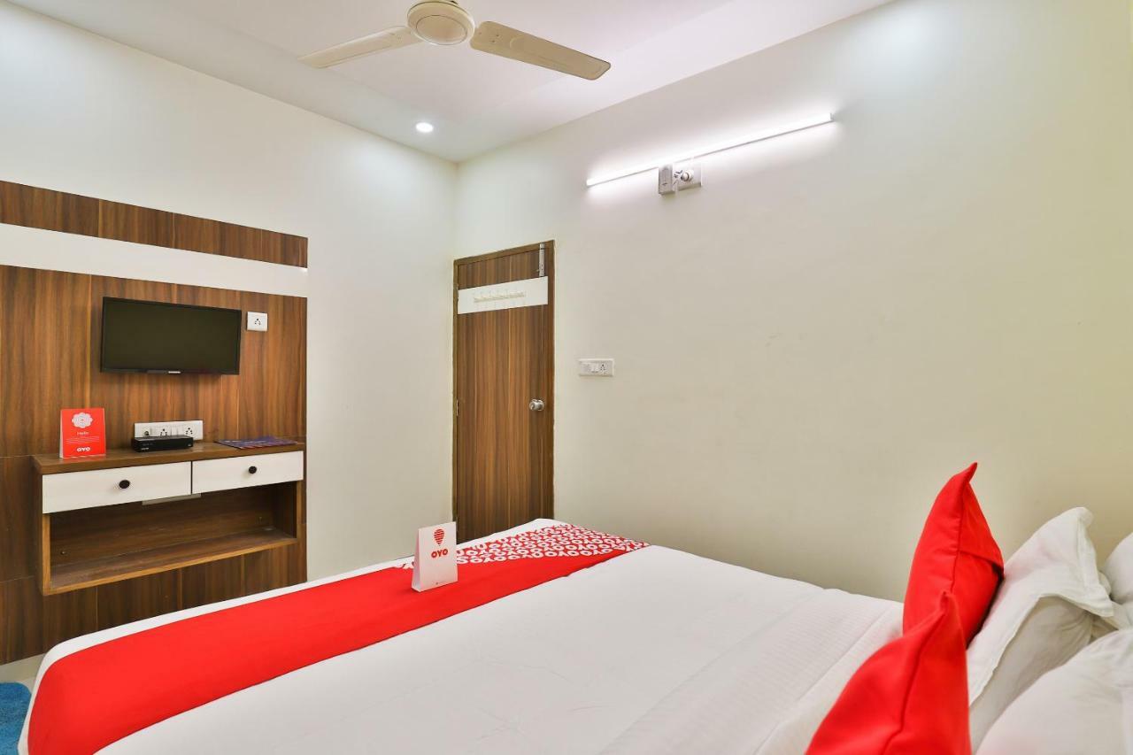 Hôtel Oyo 15417 Red Rose à Watuwa Extérieur photo